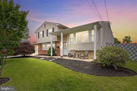 24 HOLYOKE DRIVE, DELRAN, NJ 08075