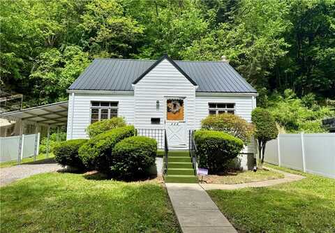 413 Days Run Rd, Derry, PA 15030