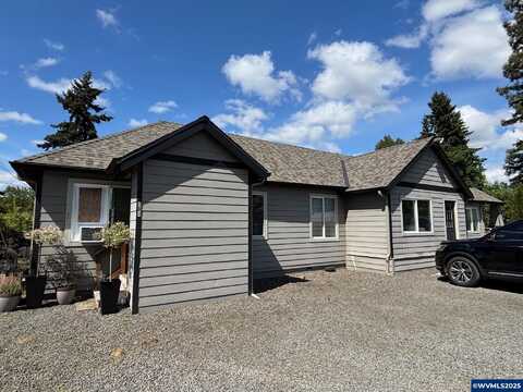 802 (-806) Stark St, Silverton, OR 97381