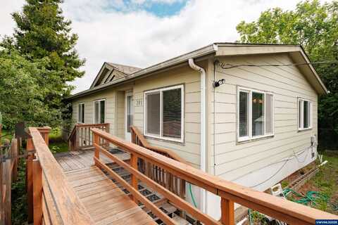 301 N 18th St, Philomath, OR 97370