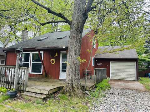 205 Beechwood Avenue, Houghton Lake, MI 48629