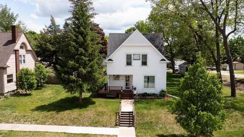 105 Maple Avenue, Charles City, IA 50616