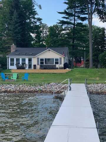 12243 E Houghton Lake Drive, Houghton Lake, MI 48629