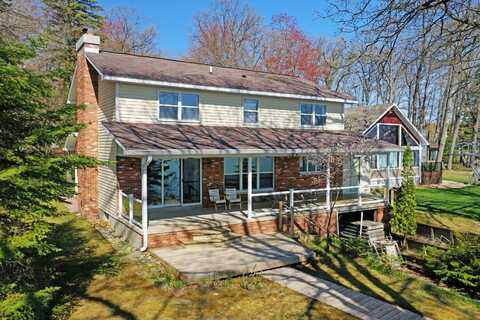 1384 W Higgins Lake Drive, Roscommon, MI 48653