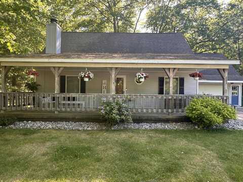 111 Chippewa Trail, Prudenville, MI 48651