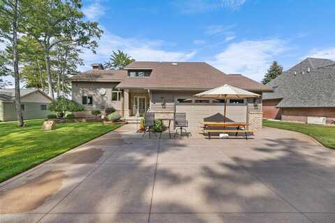 895 E Houghton Lake Drive, Houghton Lake, MI 48629