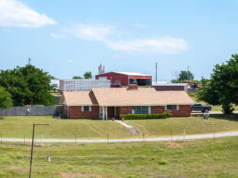 1409 N Iowa Street, Shamrock, TX 79079