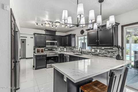 4020 W ANDERSON Drive, Glendale, AZ 85308