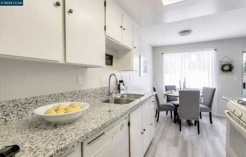 1095 Mohr Ln, Concord, CA 94518