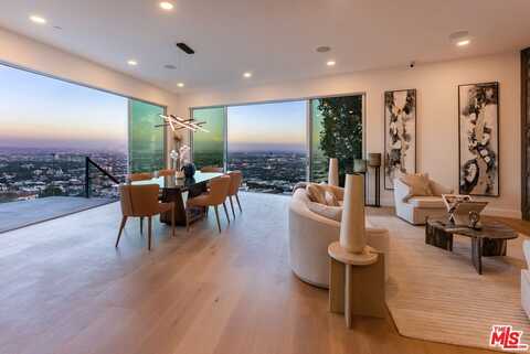 8654 Hollywood Blvd, Los Angeles, CA 90069