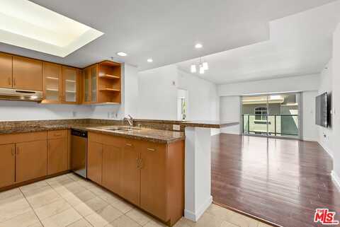13700 Marina Pointe Dr, Marina Del Rey, CA 90292