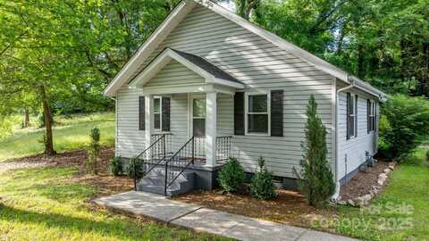 352 18th Avenue NE, Hickory, NC 28601