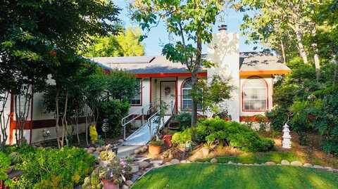 554 Burgan Avenue N, Fresno, CA 93727