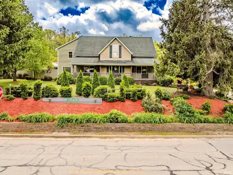 501 W Fox Lake Road, Angola, IN 46730