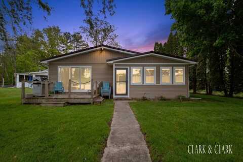 3272 Rau Drive NE, Sand Lake, MI 49343