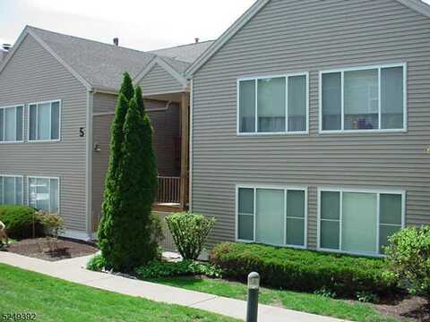 55 Falcon Ridge Way, Hamburg, NJ 07419