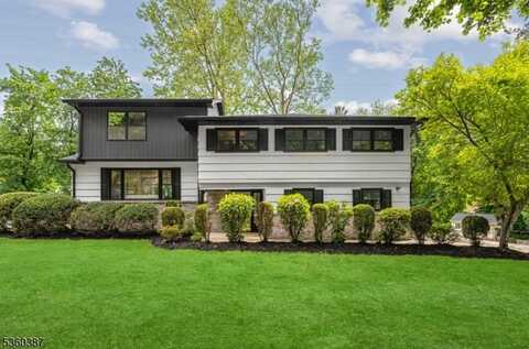 9 Stonehedge Ln, Madison, NJ 07940