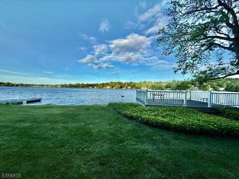 217 Bearfort Rd, West Milford, NJ 07480