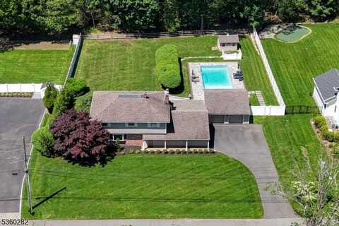 789 Charnwood Dr, Wyckoff, NJ 07481