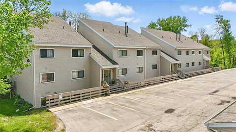 215 40th St Dr SE, CedarRapids, IA 52403