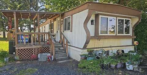 3175 Tomer Rd #34, Moscow, ID 83843