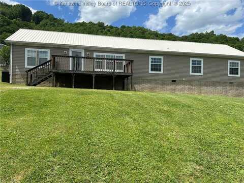 30 Beech Lane, Madison, WV 25130