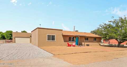 3026 Los Arenales Street, Las Cruces, NM 88005