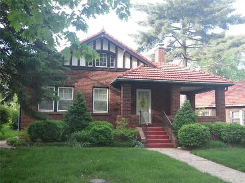 7507 Warwick Drive, Pasadena Park, MO 63121