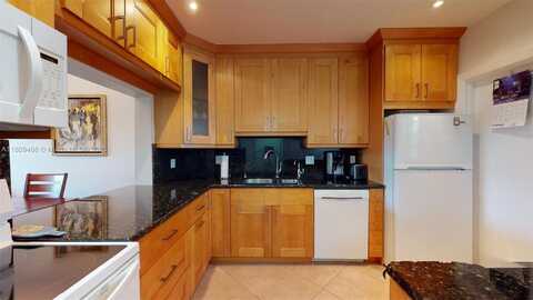 329 SE 3rd St, Hallandale Beach, FL 33009