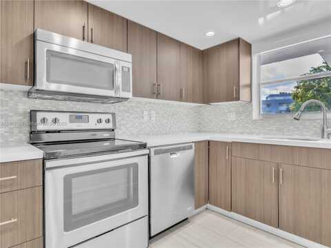 9373 Fontainebleau Blvd, Miami, FL 33172