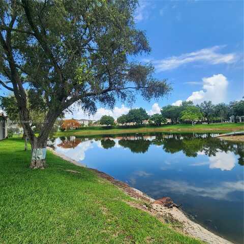 5542 Courtyard Dr, Margate, FL 33063