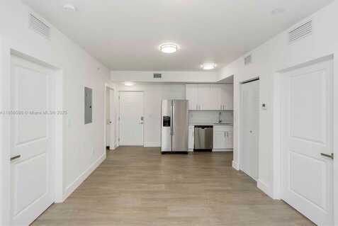 1620 NW 18th St, Miami, FL 33125
