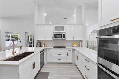 4647 NW 98th Ln, Coral Springs, FL 33076