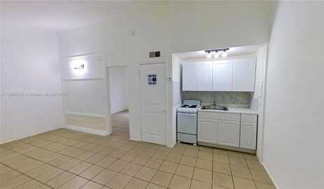 840 SW 7th St, Miami, FL 33130