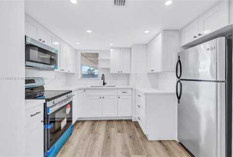 816 NW 87th Ave, Miami, FL 33172