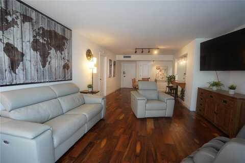 18031 Biscayne Blvd, Aventura, FL 33160