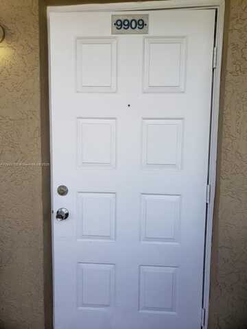 9909 Twin Lakes Dr, Coral Springs, FL 33071
