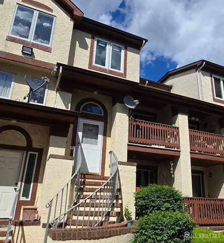 310 Michaels Court, Woodbridge, NJ 07095