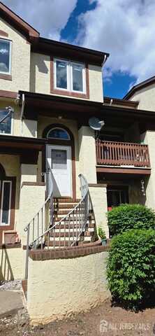 310 Michaels Court, Woodbridge, NJ 07095