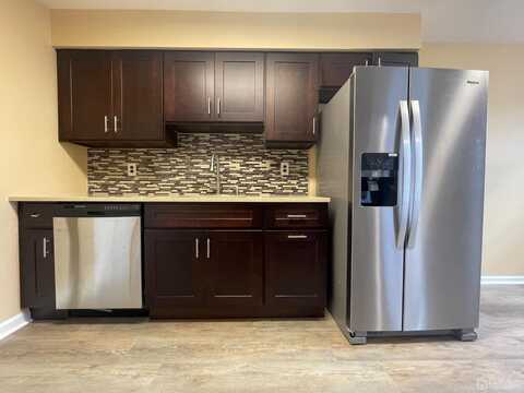 93 Beverly Hills Terrace, Woodbridge, NJ 07095