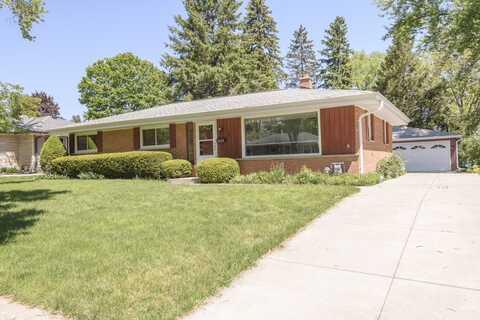 7238 Enfield Ave, Greendale, WI 53129