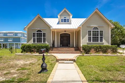 386 Meaut Street, Biloxi, MS 39530