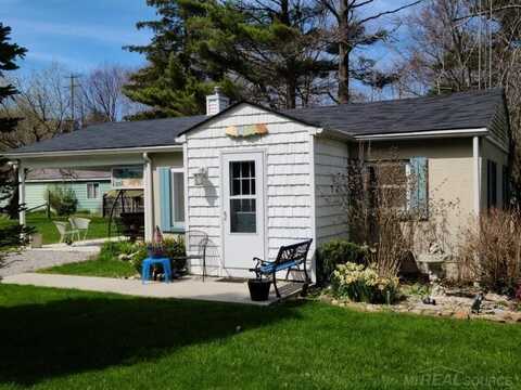 7255 Cottage, Lexington, MI 48450