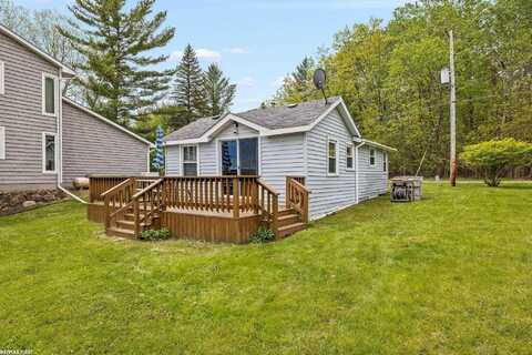 2568 Woodland, Hale, MI 48739