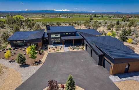 16990 SW Grandview Road, Powell Butte, OR 97753