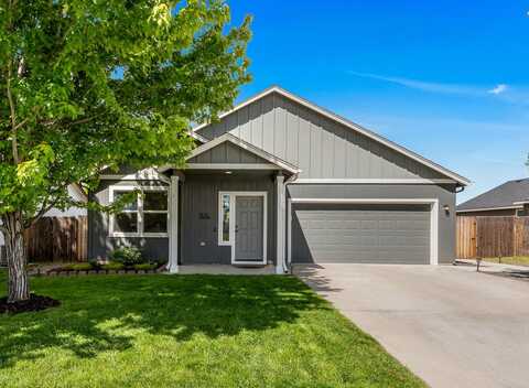 2473 NE 5th Street, Redmond, OR 97756