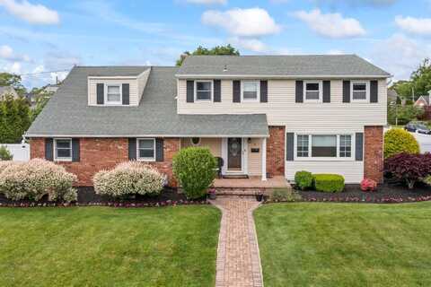 6 West Shore Road, Bay Shore, NY 11706