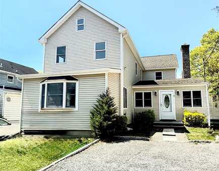 8 Maple Street, Glenwood Landing, NY 11547