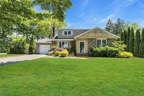 4 Lowell Avenue, Greenlawn, NY 11740