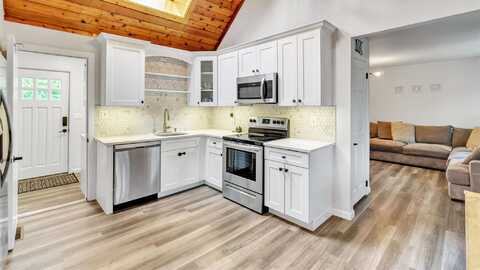 48 Springville Road, Hampton Bays, NY 11946